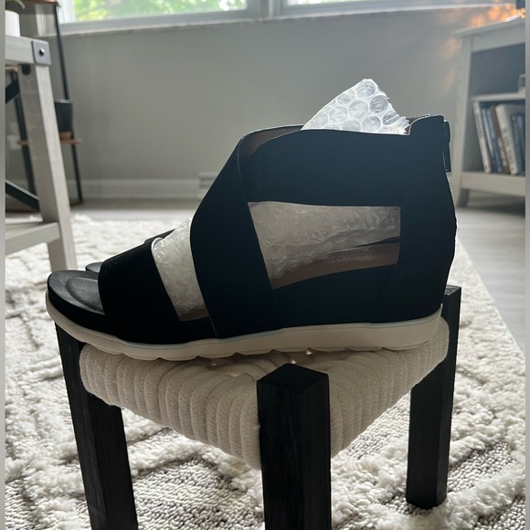 Comfortiva Memory Foam Black Open-Toed Wedge Sandal - Picture 5 of 11